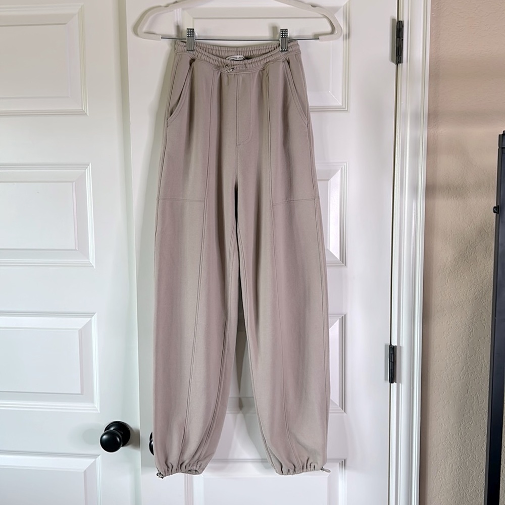 Abercrombie Tan Sweat pants with bungee wait and ankles